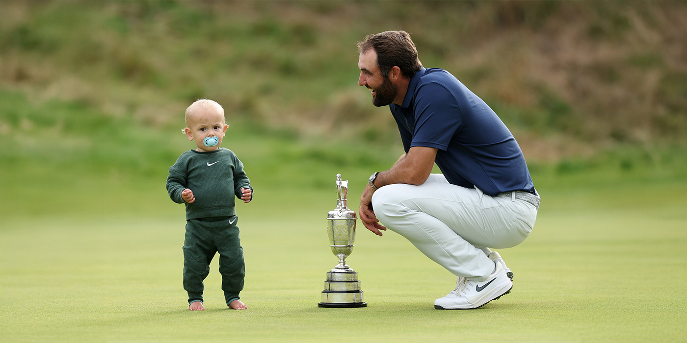 Scottie Scheffler e hijo en The Open.jpg